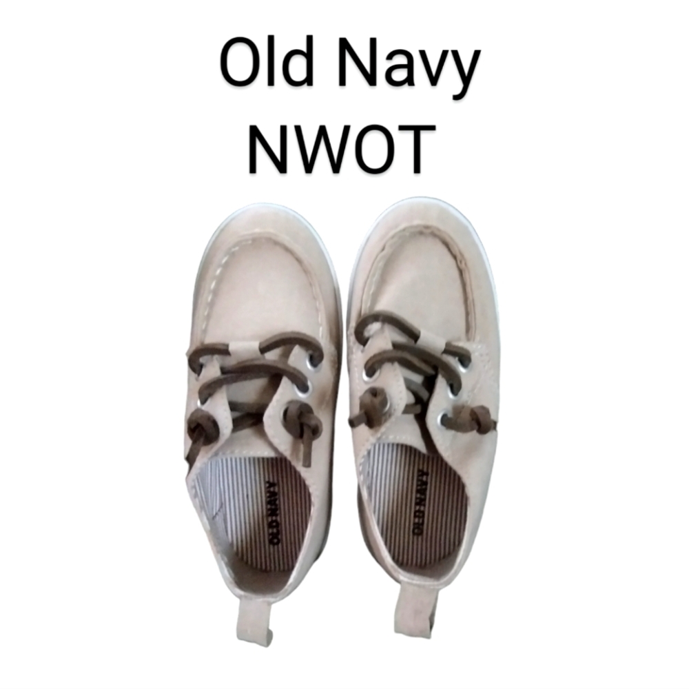 ♥️ 💙 NWOT Old Navy Toddler Size 8 tan shoes - boat shoe style - casual - preppy